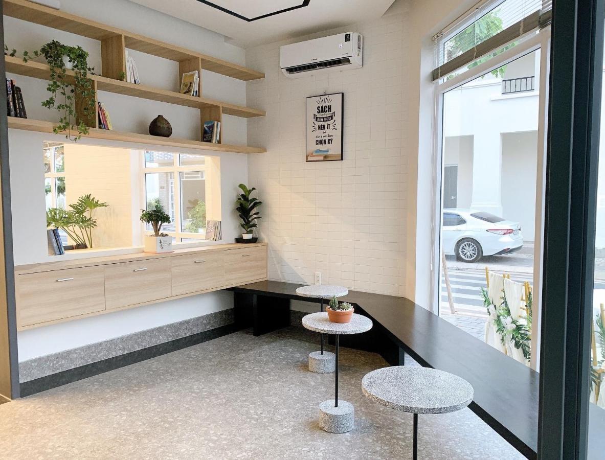 La Homestay Long Xuyen Bagian luar foto