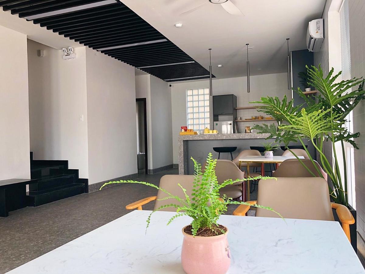 La Homestay Long Xuyen Bagian luar foto