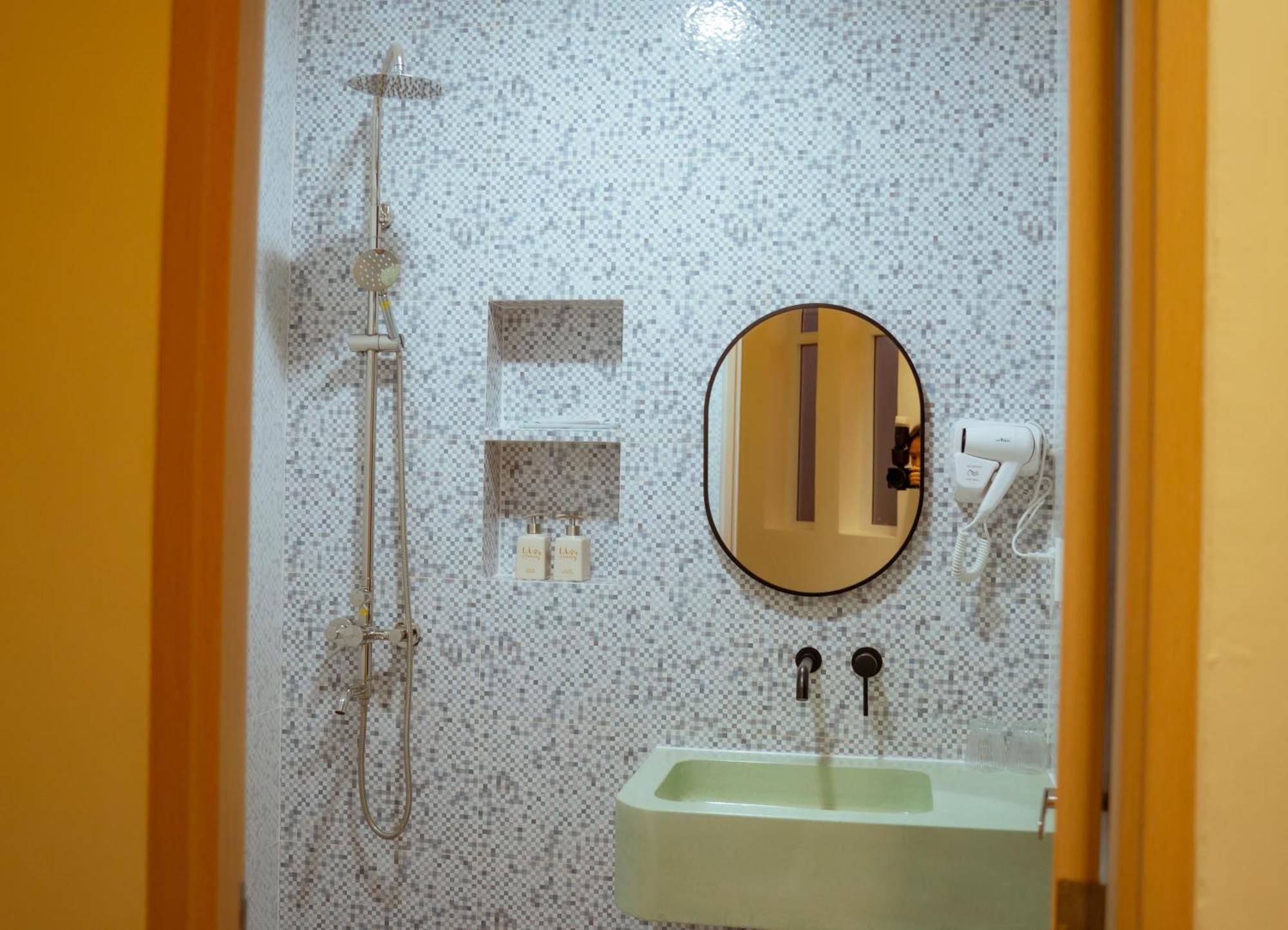 La Homestay Long Xuyen Bagian luar foto