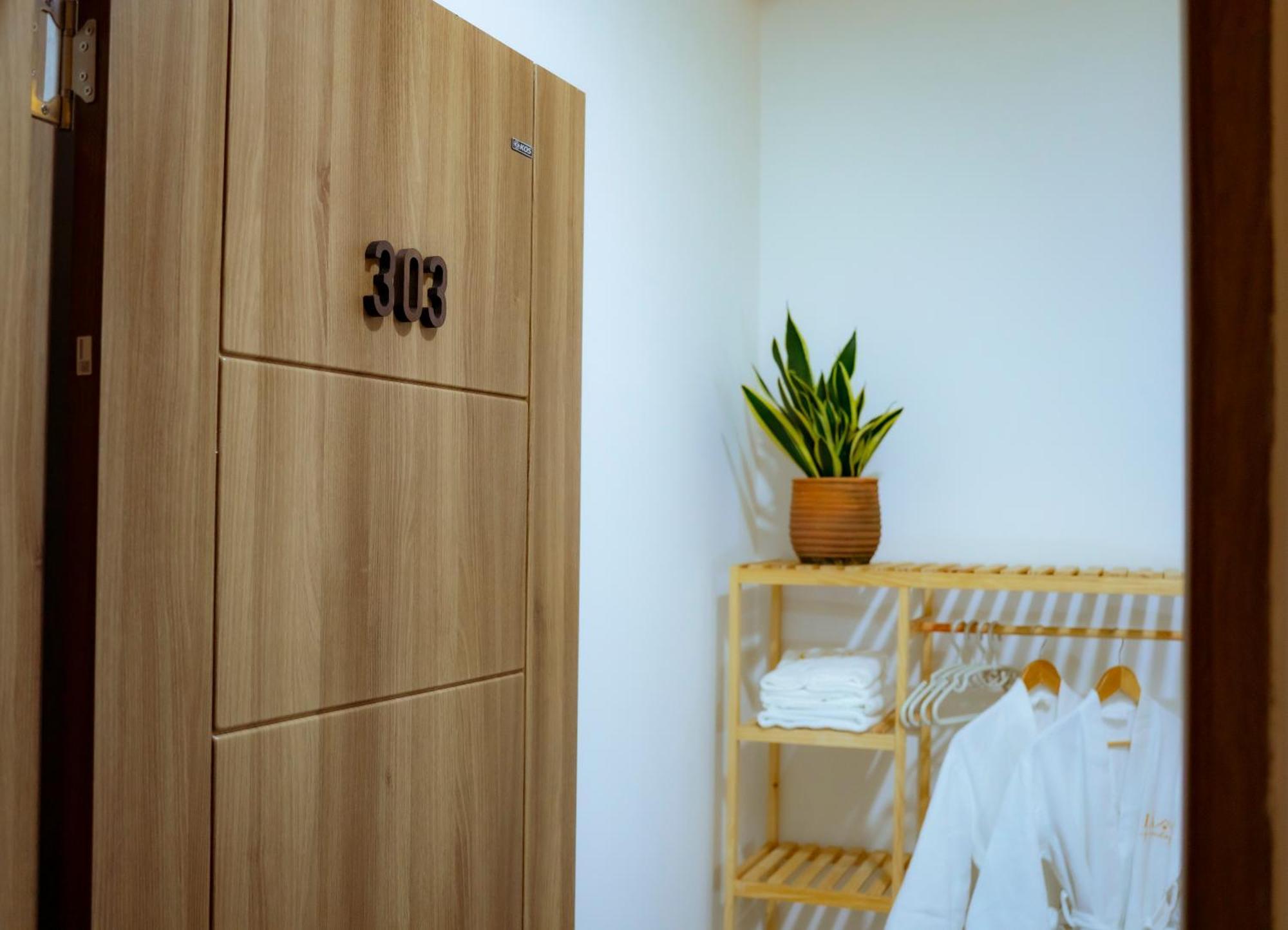 La Homestay Long Xuyen Bagian luar foto