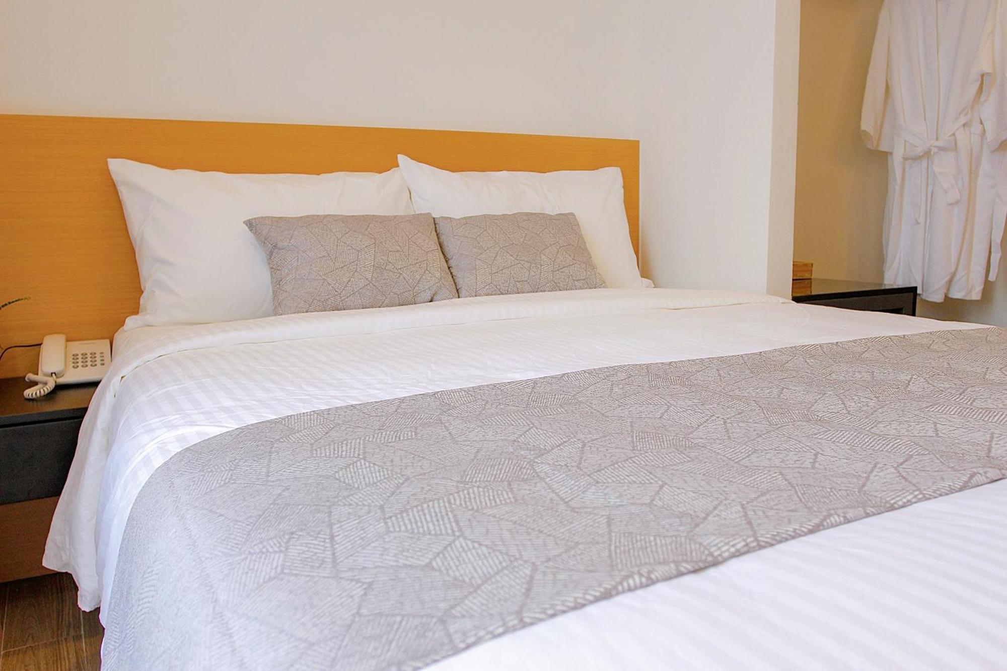 La Homestay Long Xuyen Bagian luar foto