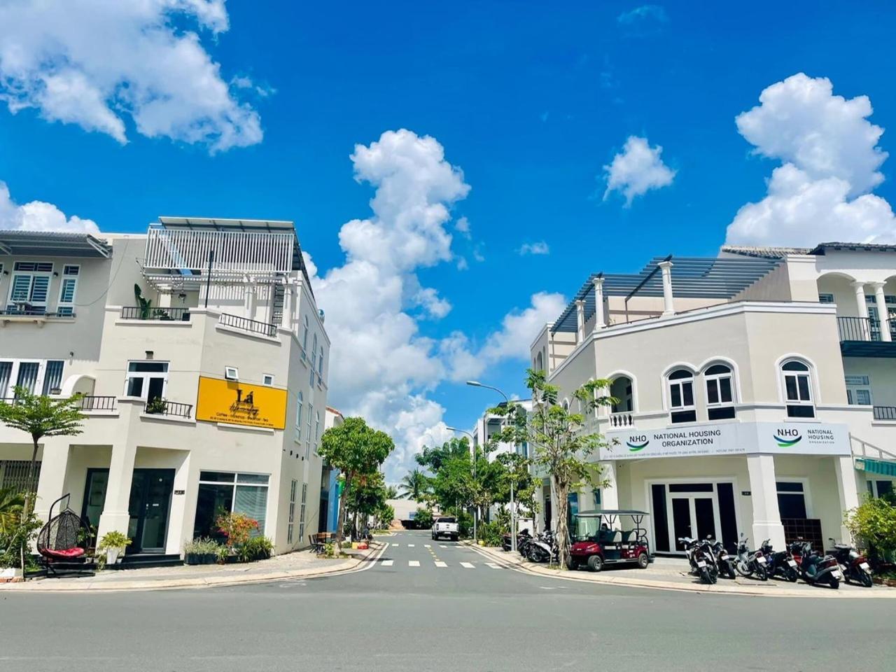 La Homestay Long Xuyen Bagian luar foto