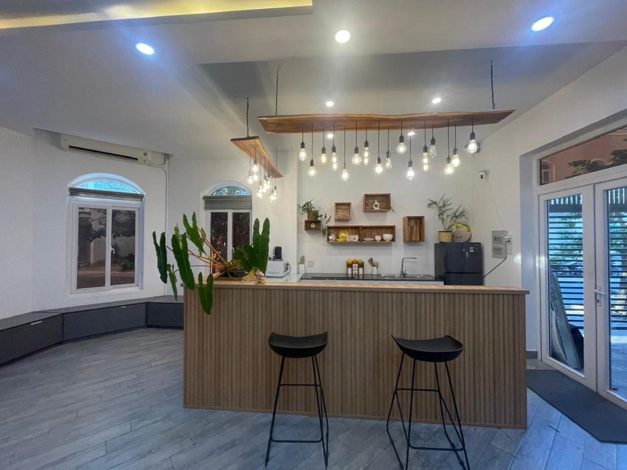 La Homestay Long Xuyen Bagian luar foto