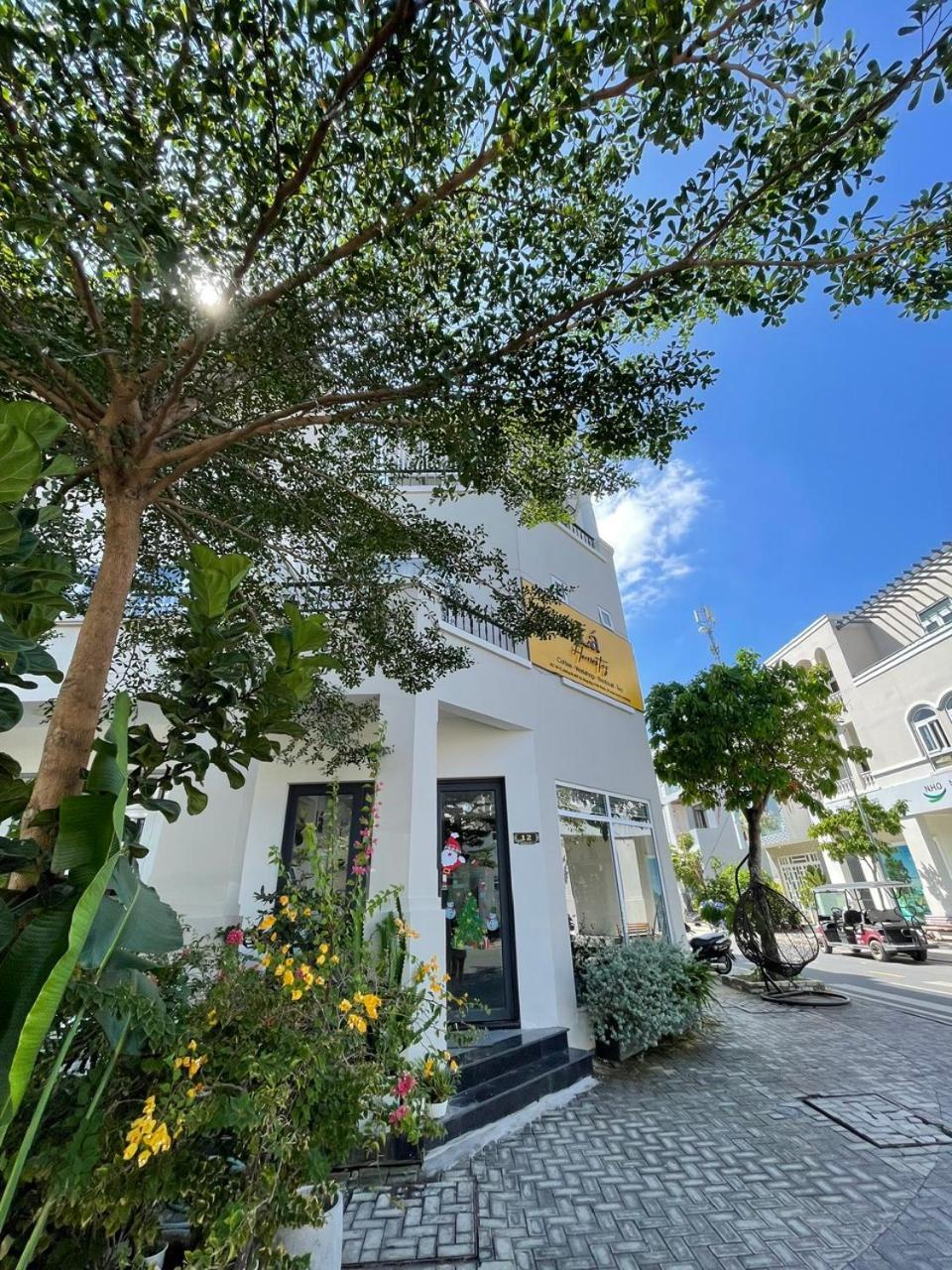 La Homestay Long Xuyen Bagian luar foto